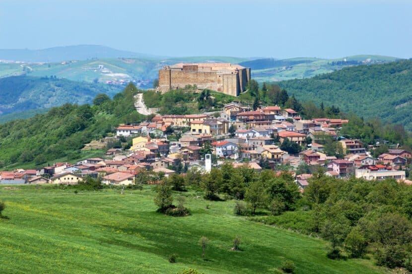 Basilicata in primavera: 5 borghi da scoprire tra castelli, laghi e