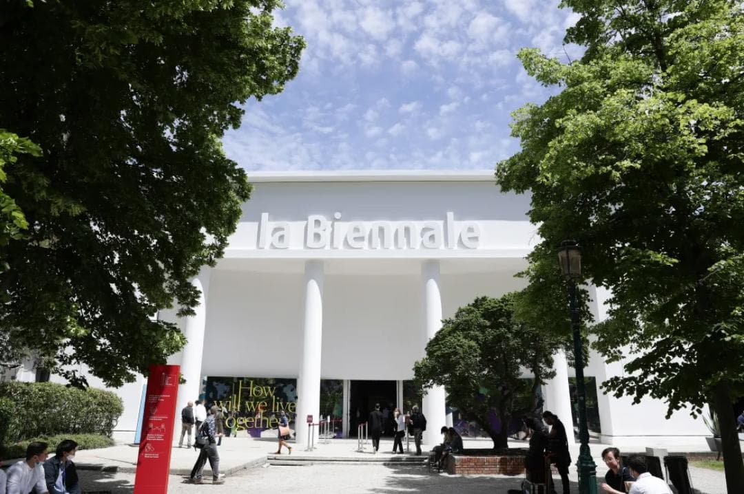 Biennale di Venezia 2026: l'assenza degli artisti italiani e cosa