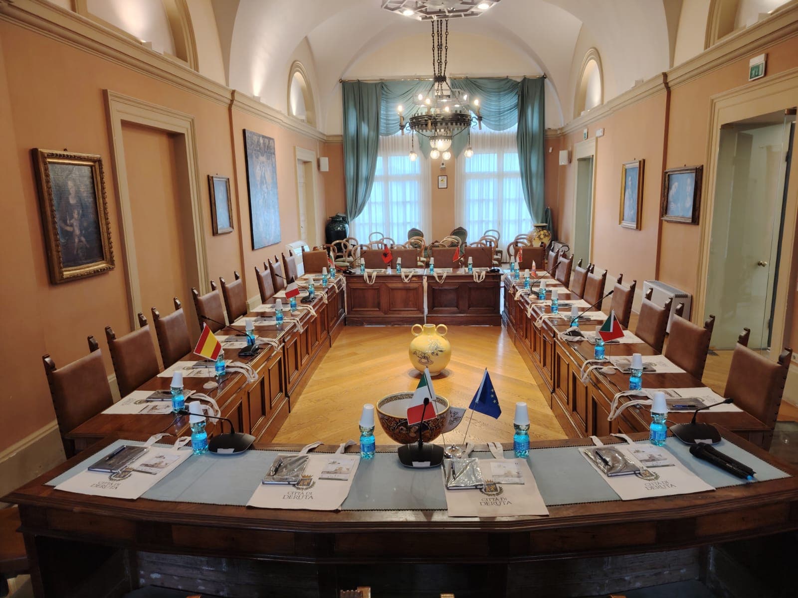 Deruta diventa una galleria a cielo aperto: sei mostre di arte ceramica