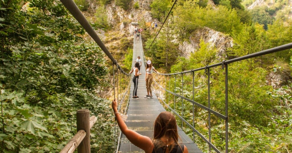 Gita di un giorno in Molise in primavera: Roccamandolfi e il ponte