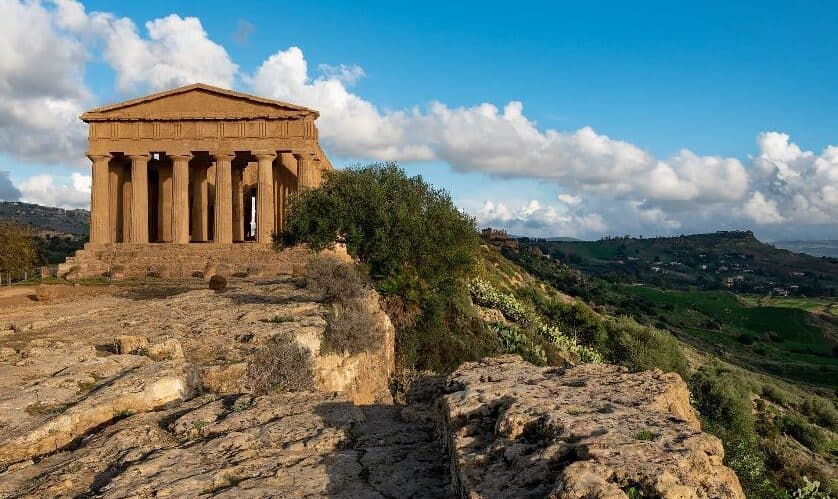 Passeggiate botaniche alla Valle dei Templi, Eraclea Minoa e Casa