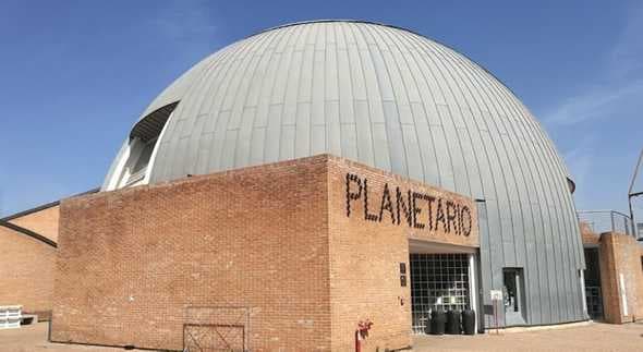 Quando scienza e arte si vestono di rosso: weekend family a Città della