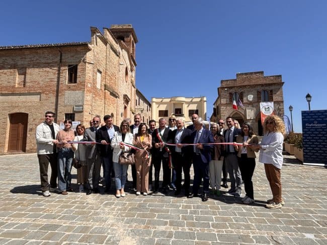 Ripe San Ginesio: il primo borgo italiano dedicato all'artiturismo